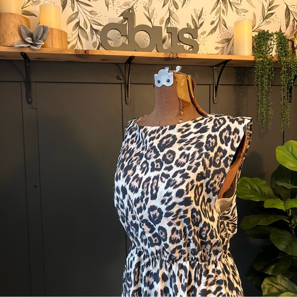 Alice + Olivia Shellie Leopard Open back dress size medium - Picture 4 of 9